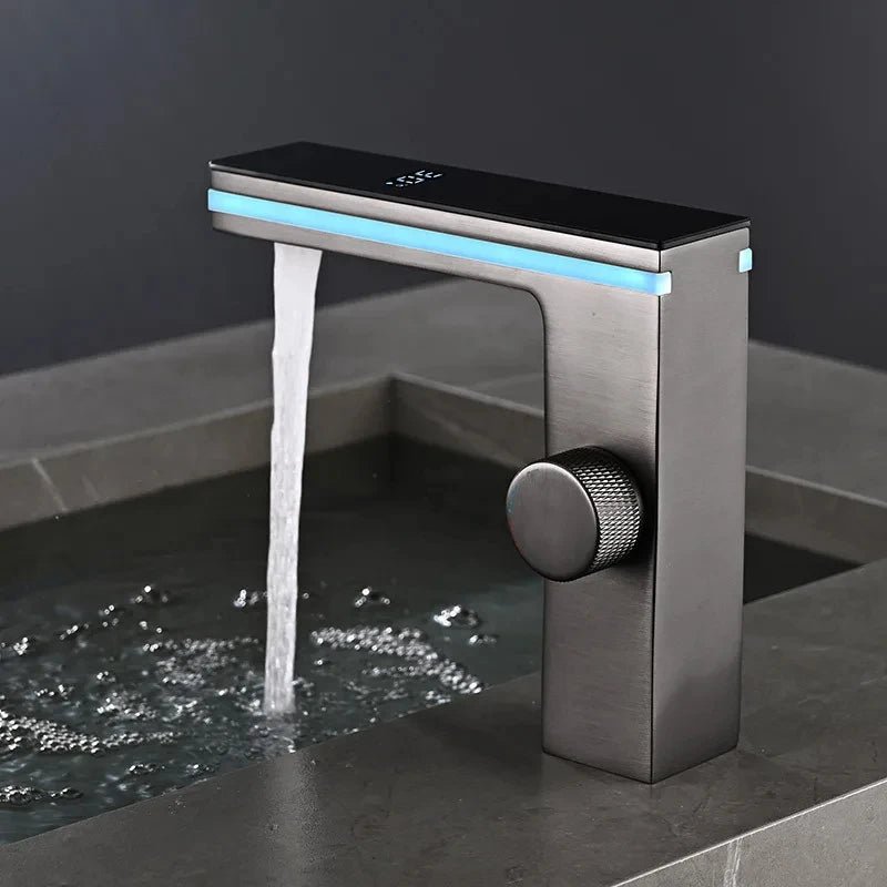 Robinet de lavabo de salle de bain à affichage numérique intelligent LED en laiton