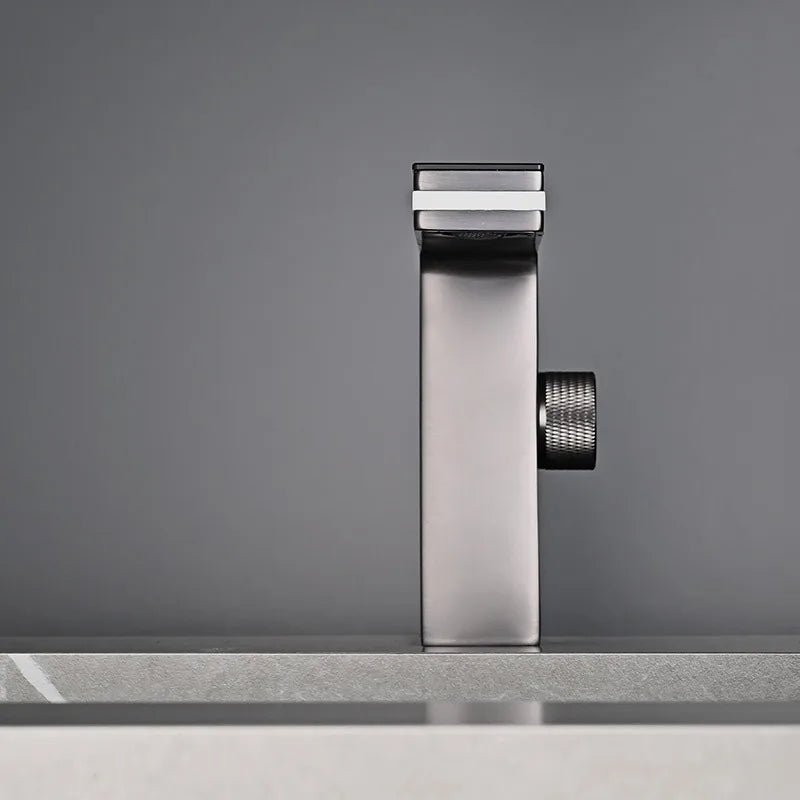 Robinet de lavabo de salle de bain à affichage numérique intelligent LED en laiton
